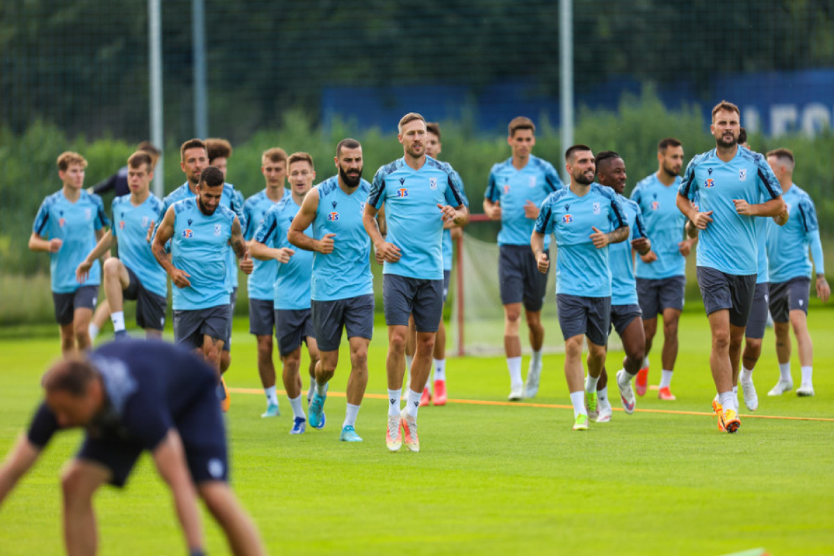 “Qarabağ”ın rəqibi toplanışa 33 futbolçu ilə yollandı - SİYAHI 