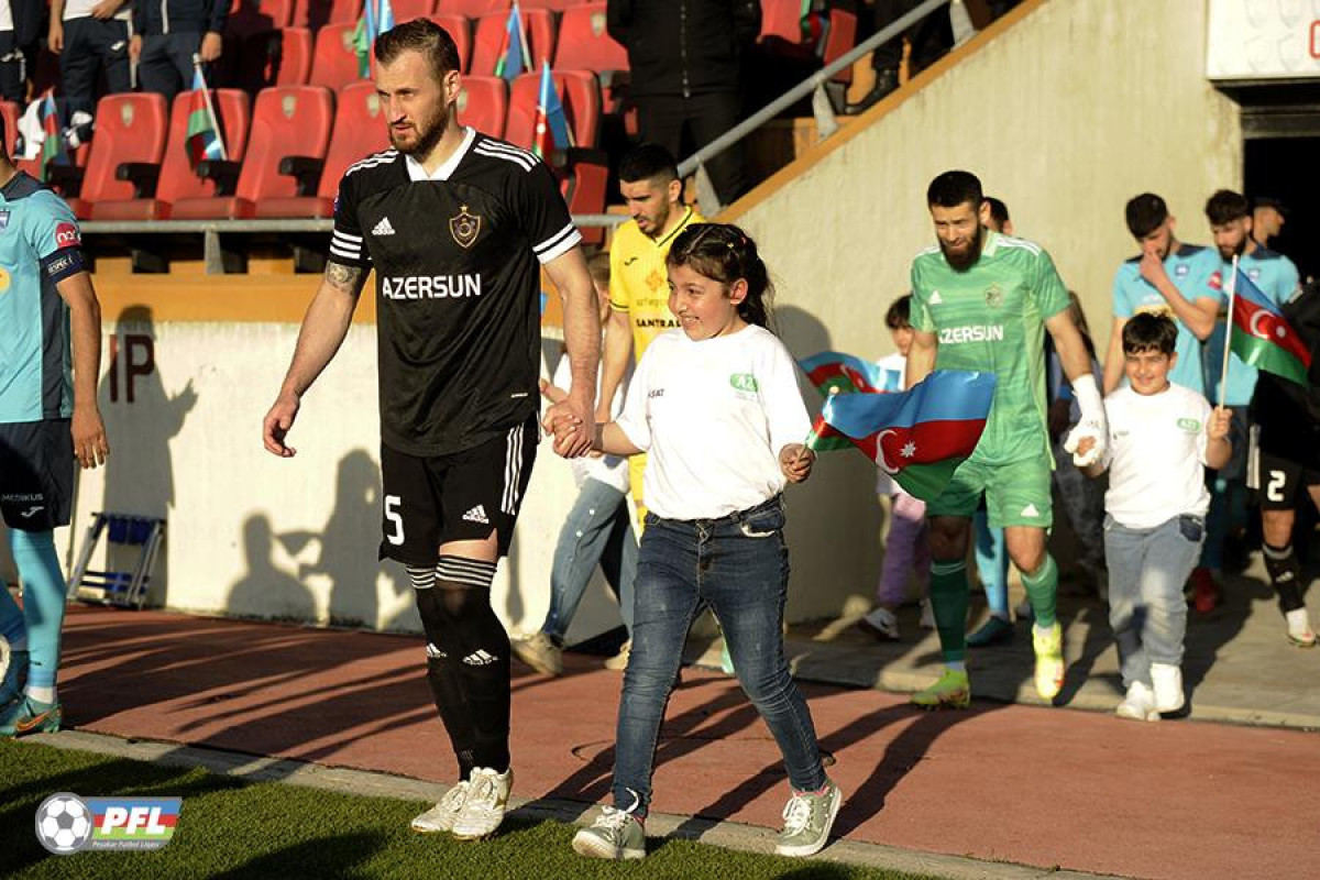 “Qarabağ” “Neftçi”ni, Qurban Qurbanov Mehman Allahverdiyevi keçdi