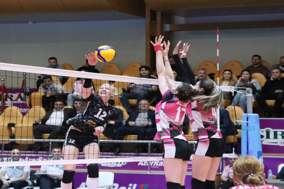 Qadın voleybolçuların final mərhələsinin ilk oyunları baş tutdu 