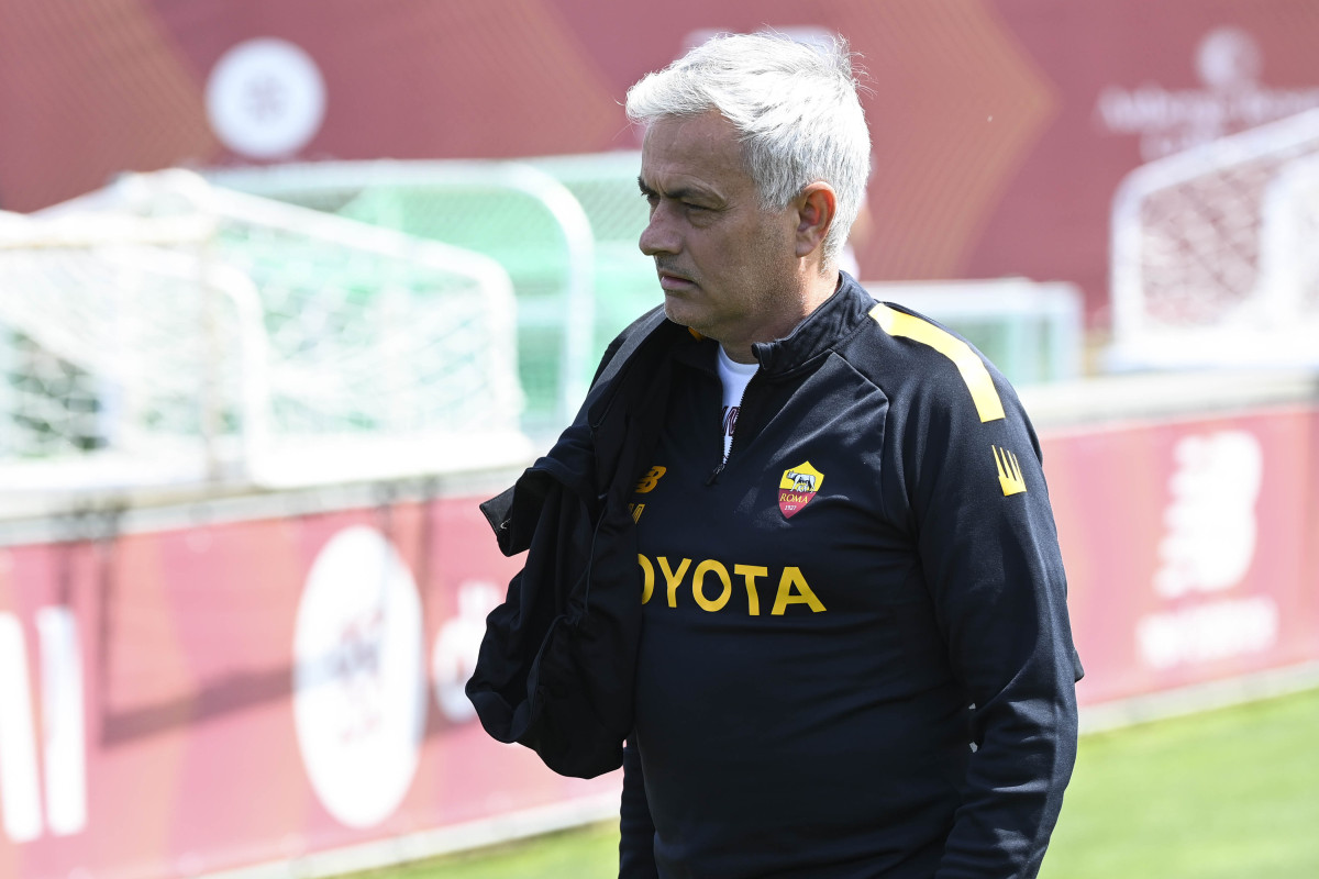 Mourinyu "Roma"dan ancaq bu 2 kluba görə gedəcək 