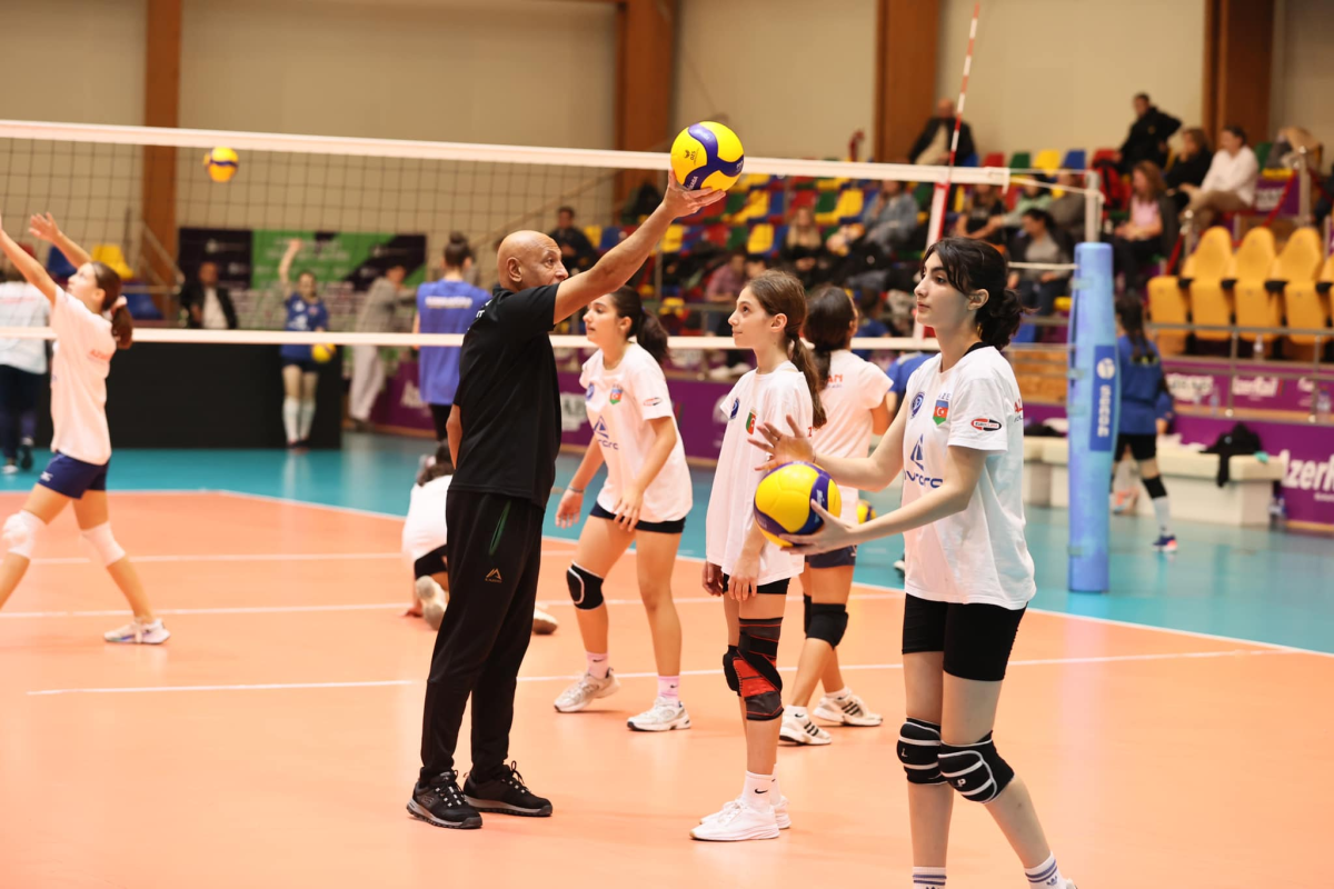 Voleybol yığmamızdan hazırlığa davam 