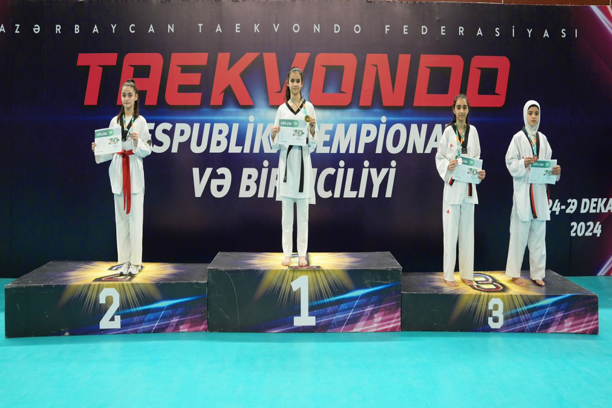 Daha 28 taekvondoçu mükafatlandırıldı - FOTO 