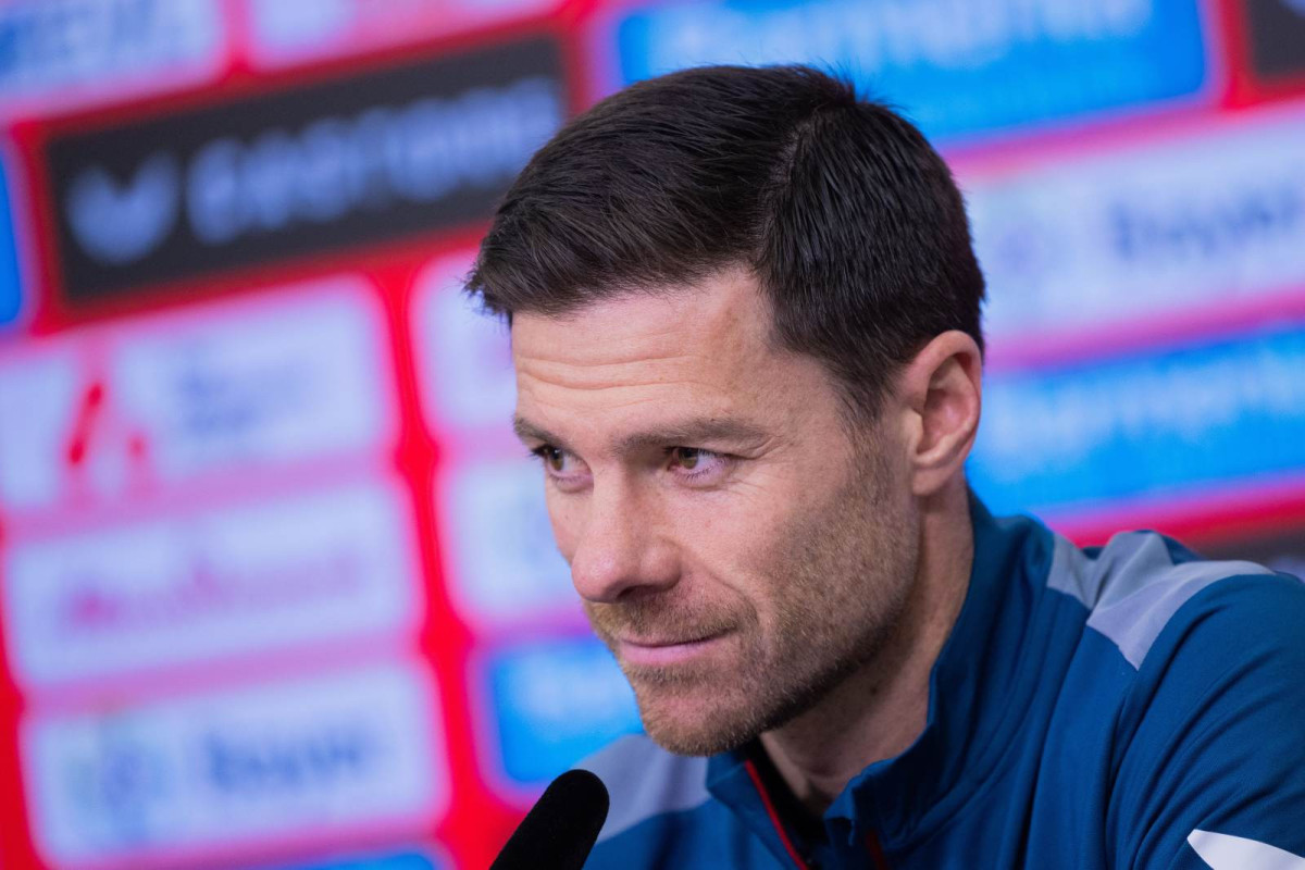 Xabi Alonso daha bir mövsüm "Bayer"i çalışdıracaq