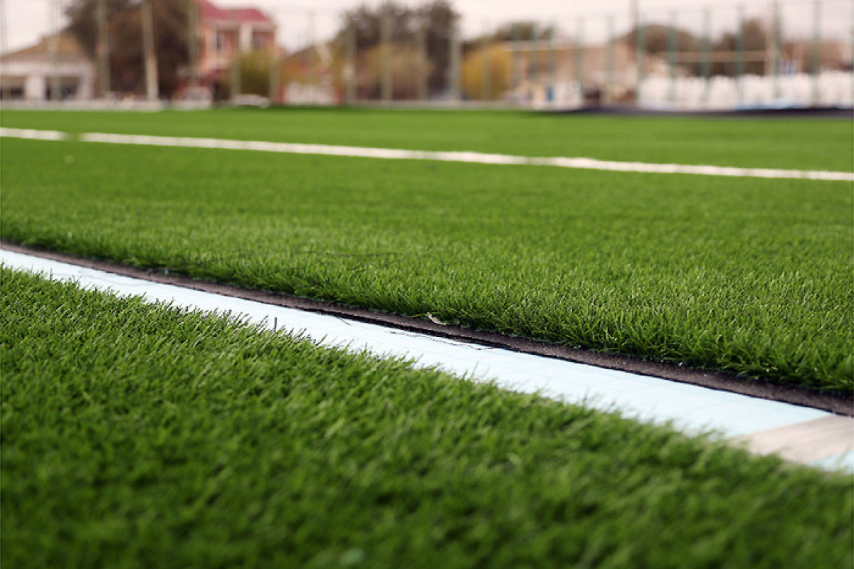 Binə qəsəbə stadionunda süni ot örtüyü dəyişdirilir